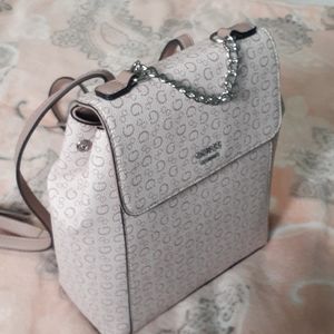 COPY - Guess backpack 💕